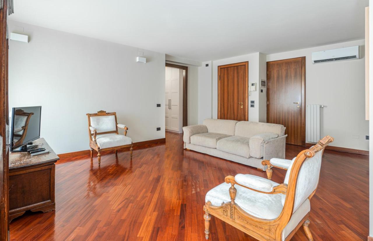 Cozy 2 Bedroom In The Heart Of เวโรนา ภายนอก รูปภาพ